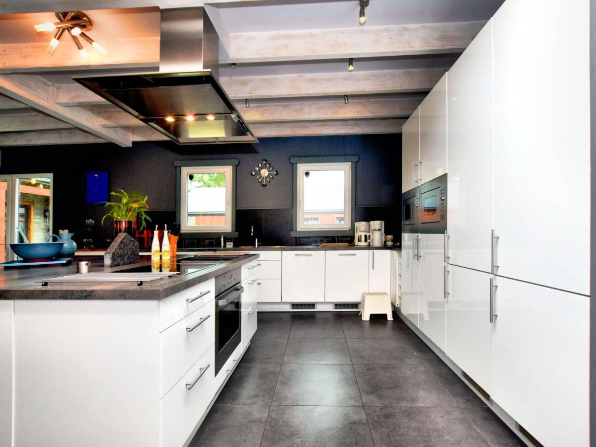 Beautiful Villa With Heated Outdoor Pool Manhay Bagian luar foto