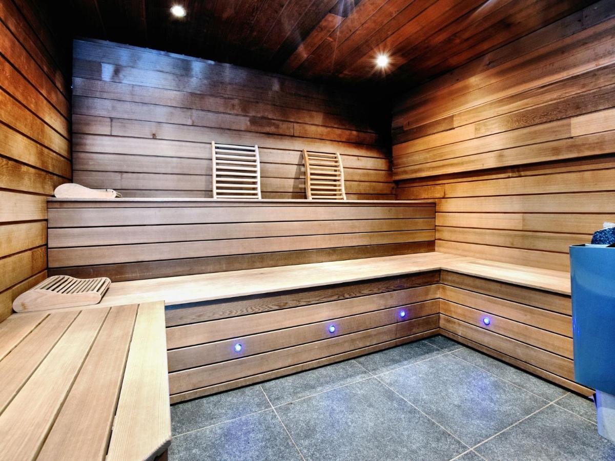 Beautiful Villa With Heated Outdoor Pool Manhay Bagian luar foto