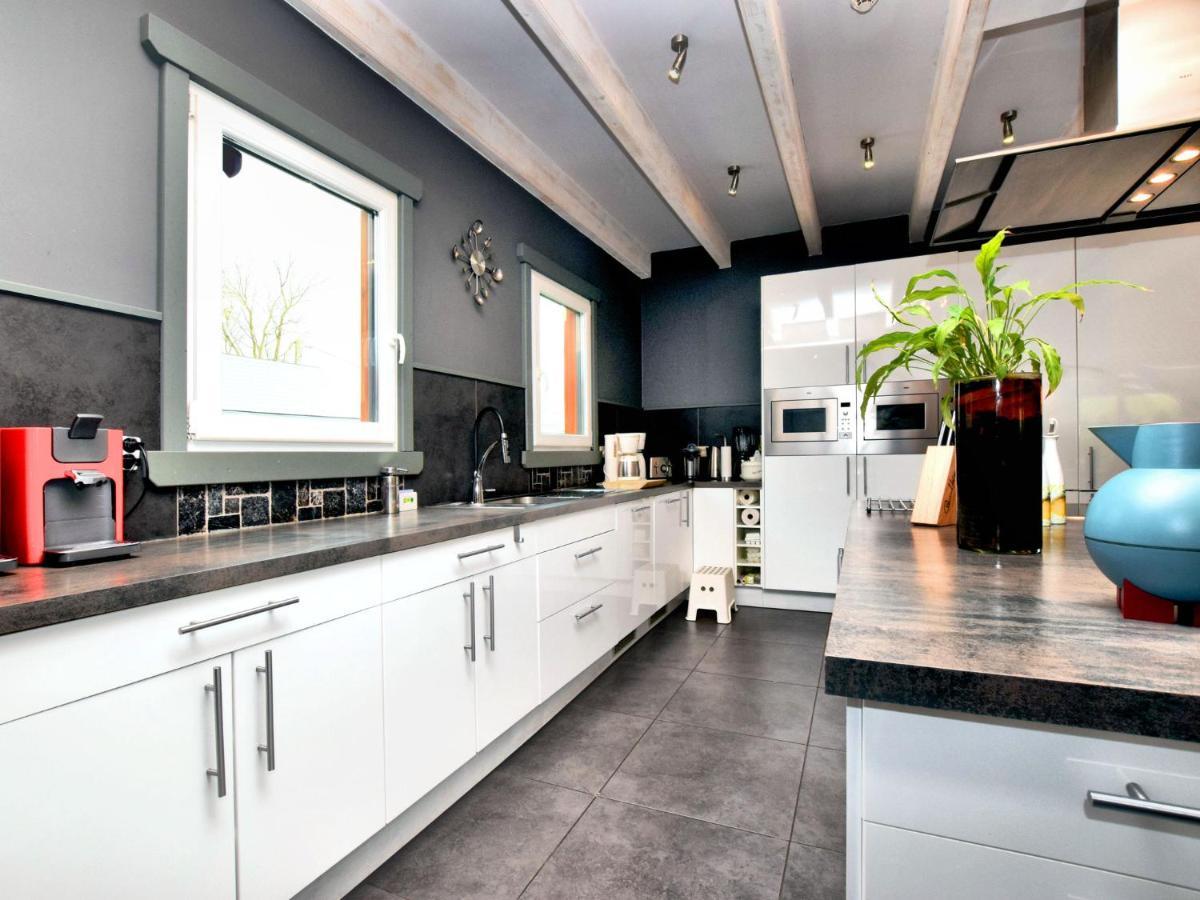 Beautiful Villa With Heated Outdoor Pool Manhay Bagian luar foto